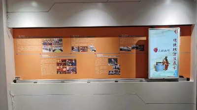 云南陸良黨群服務(wù)中心引入滑軌屏、拼接屏、一體機(jī)打造信息平臺(tái)